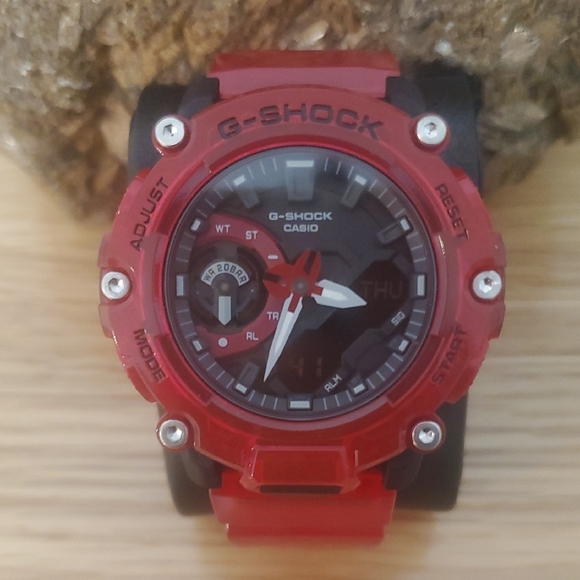 Red Smartwatch - Picture 5 of 9